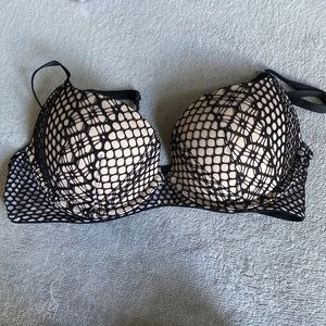 Victoria’s Secret Lightly Lined Plunge Lace Bra 34C